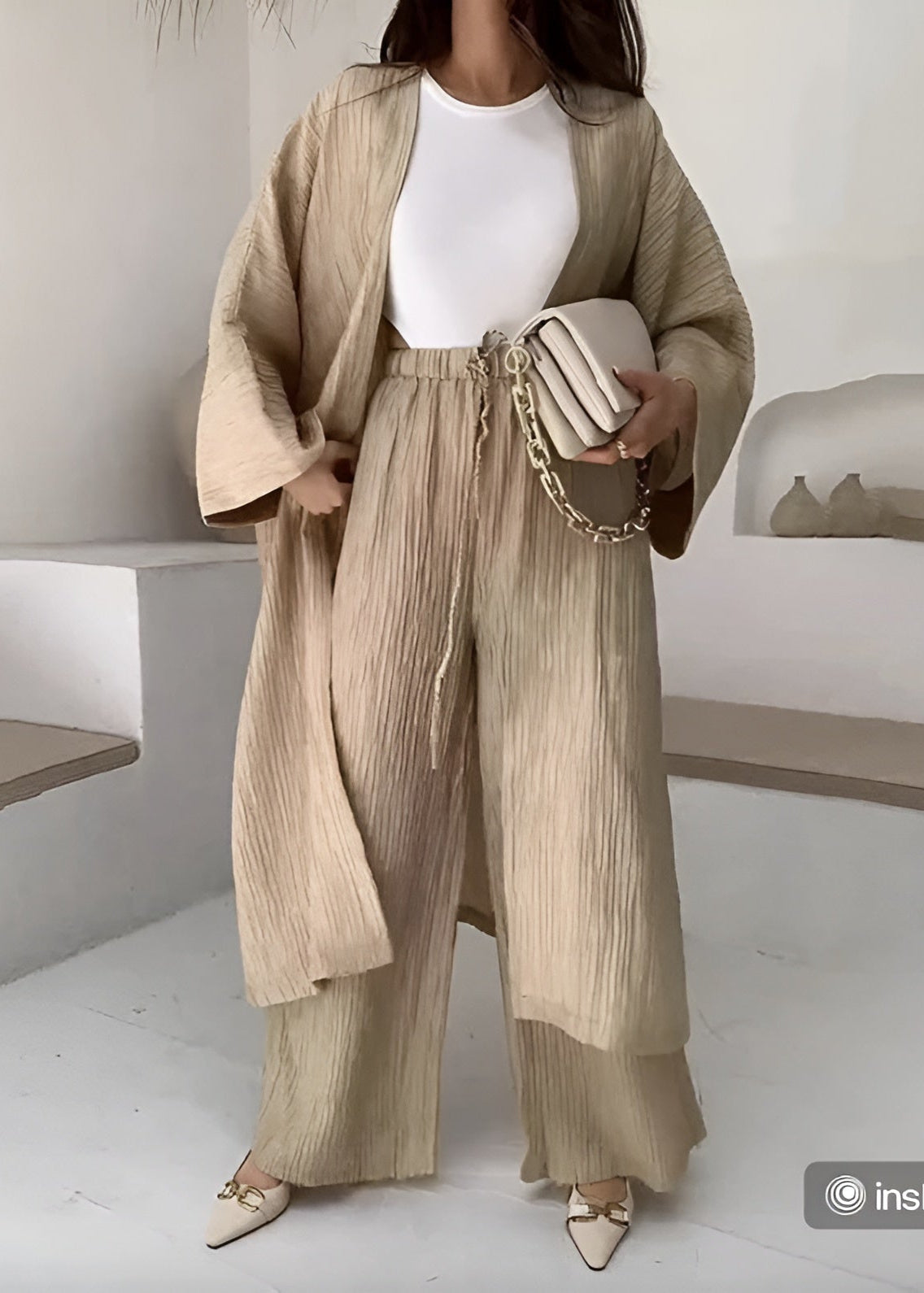Three-Piece Linen Suit with Spanish Sleeves – Elegant & Versatile