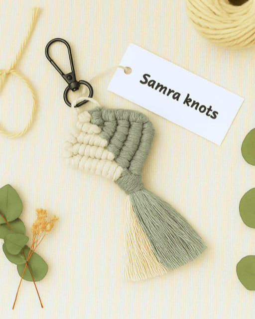 Grey and cream macramé heart keychain with black clasp – Samra Knots