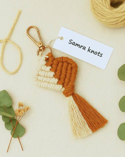 Terracotta and cream heart keychain with gold clasp – Samra Knots